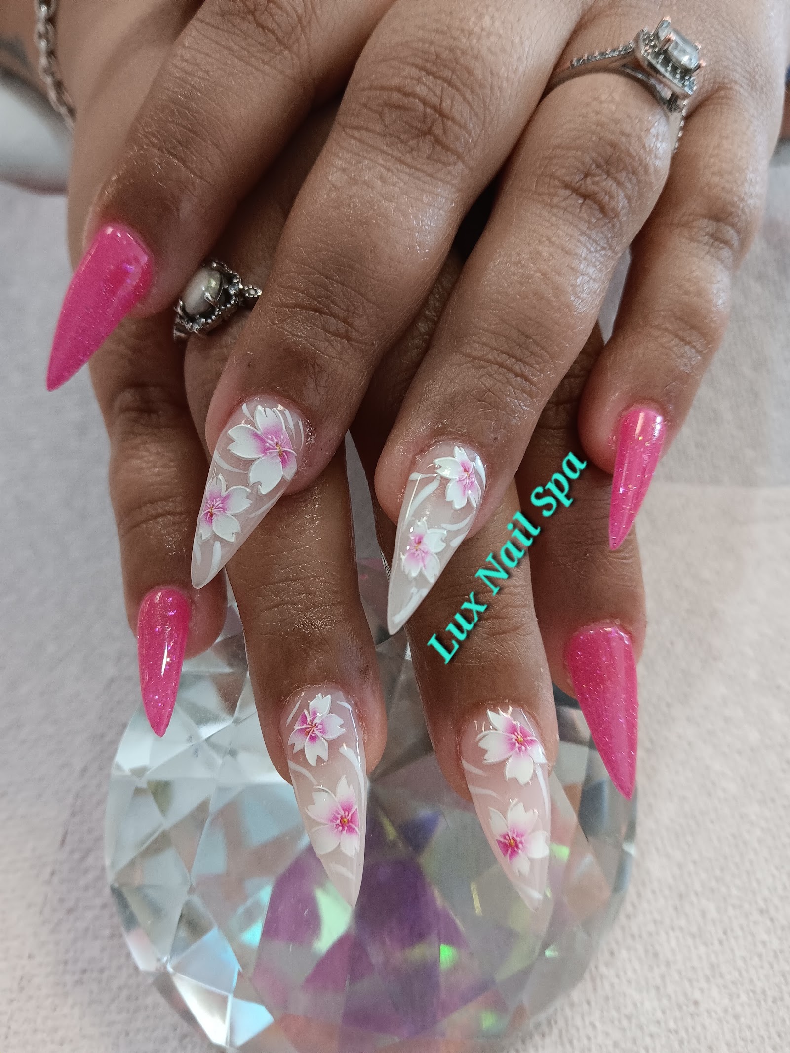 Lux Nail Spa nail photo 2